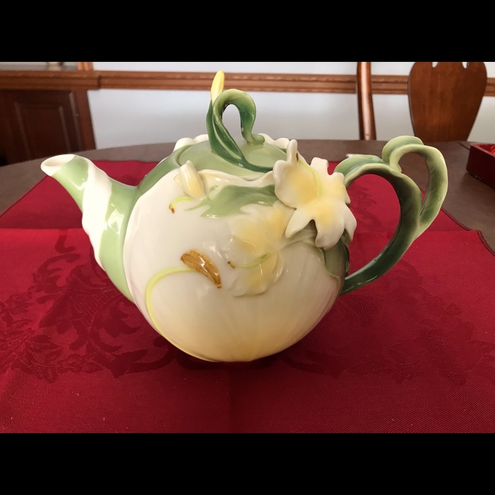 Spring themed teapot